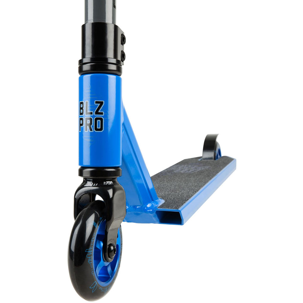blazer_pro_scooter_outrun_blz_com_0402_02_gross8SoMrZvQNm05e